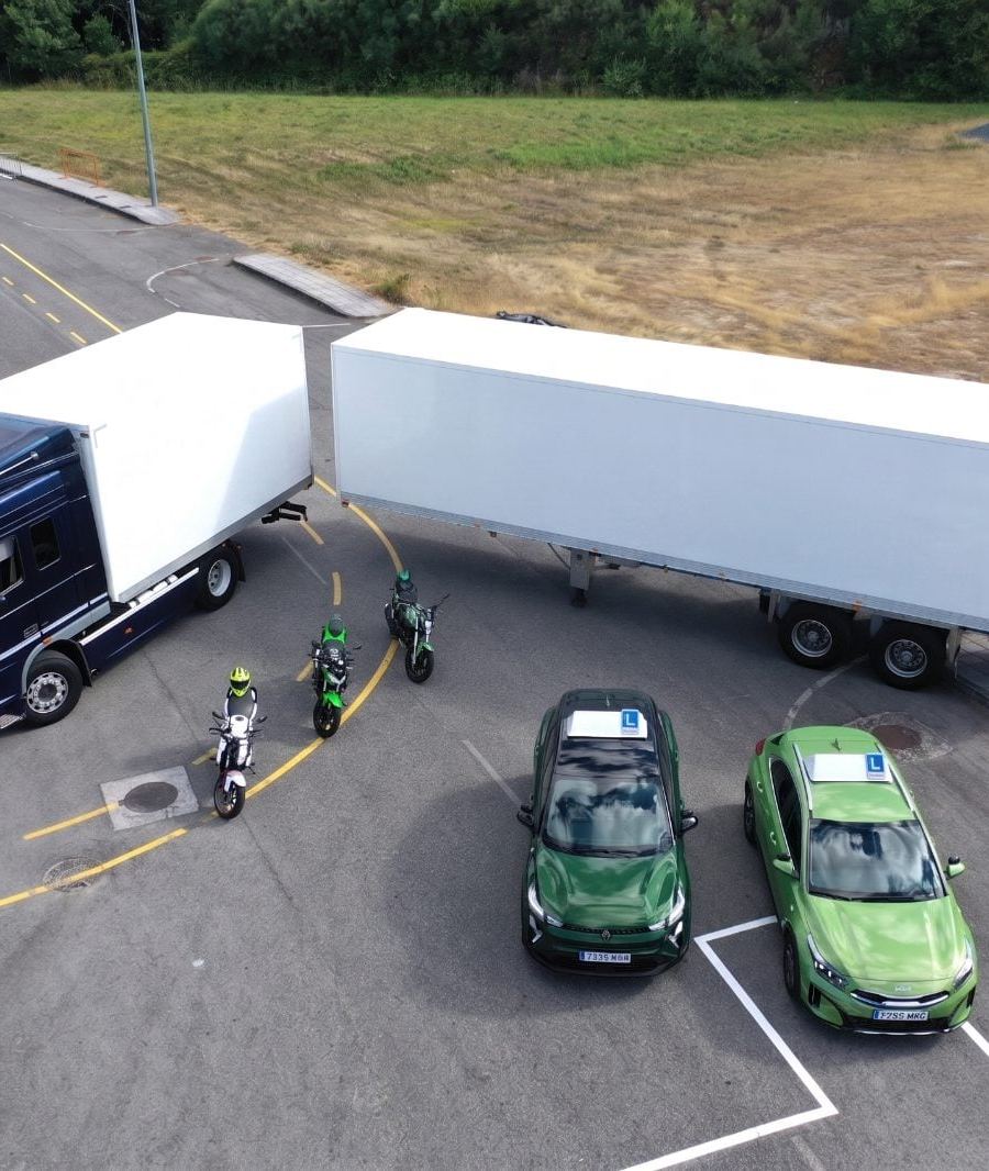 Servicios Aéreos con Drone en Galicia: Especialista en Hoteles y Autoescuelas — social-content — Vigo — foto 2
